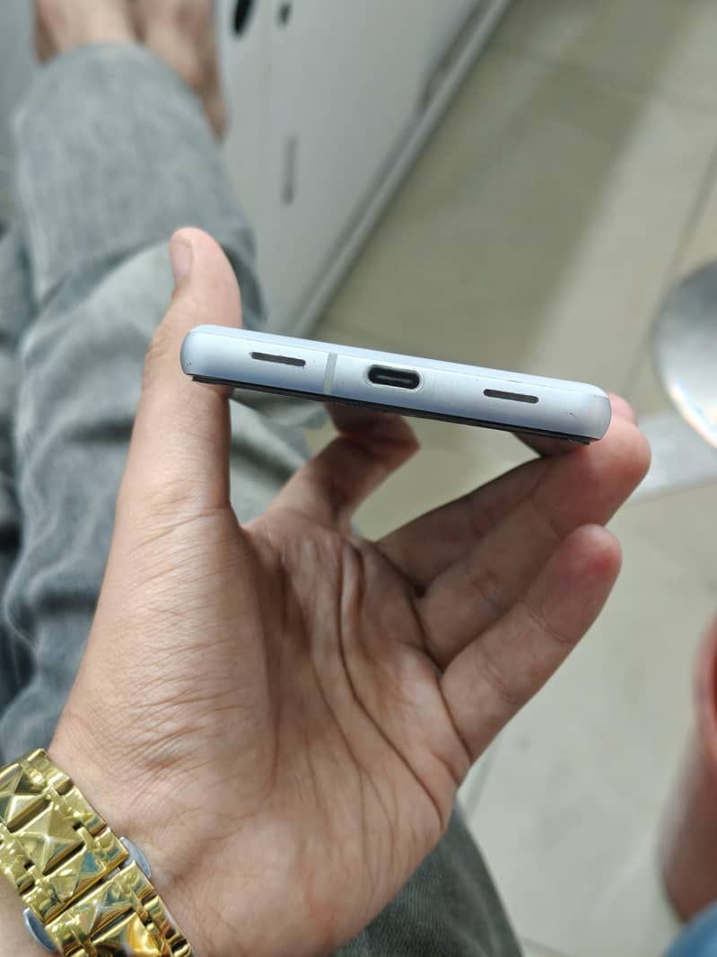 Google Pixel 7a 5