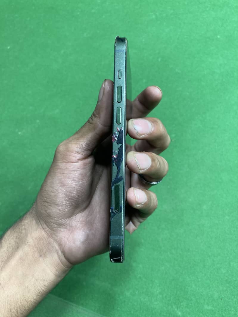 Apple iPhone 13 0