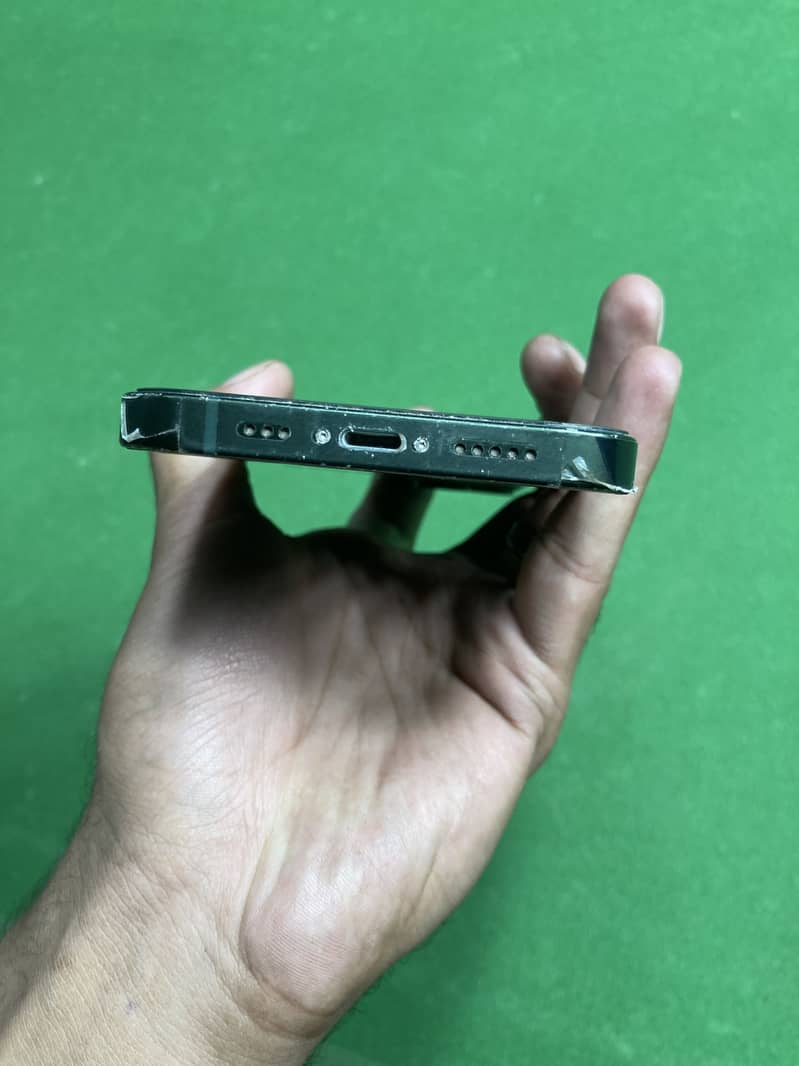 Apple iPhone 13 1