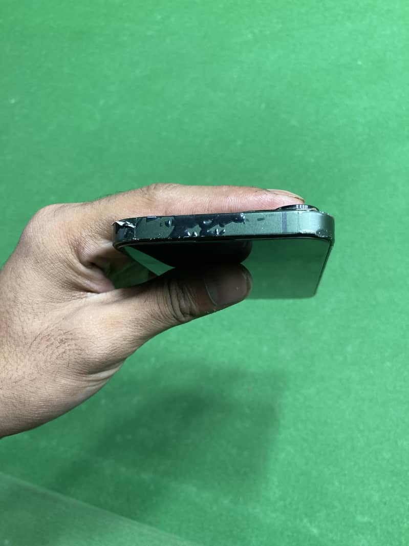 Apple iPhone 13 2