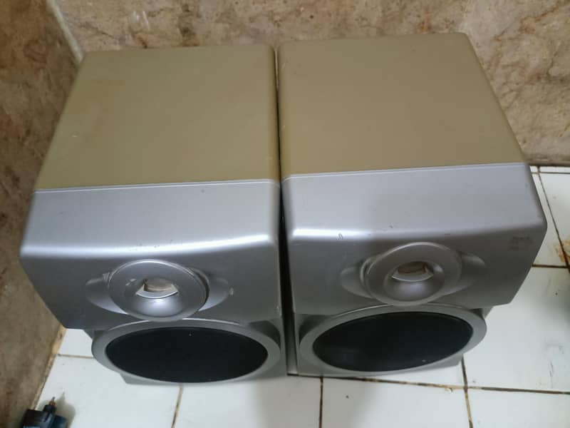 Speaker set 1