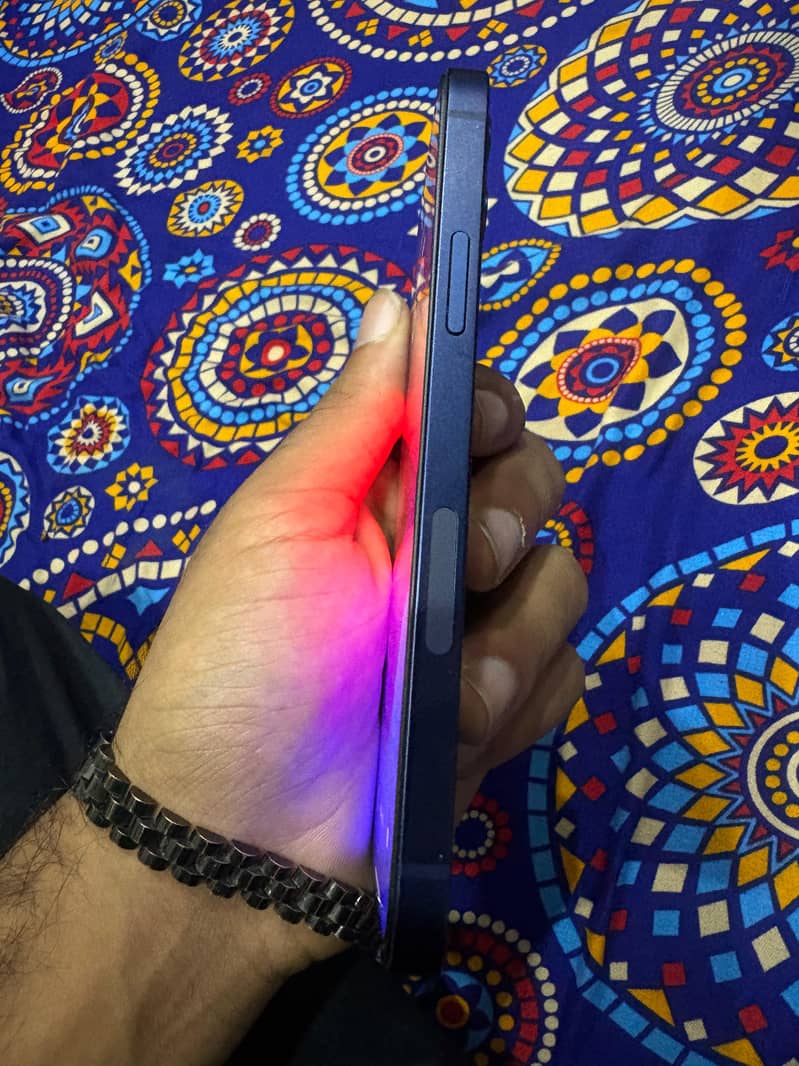 Apple iPhone 12 3