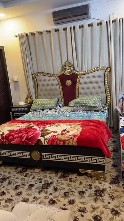 king size bed se with mattress t (side table dressing) liked new