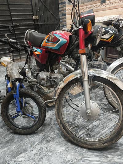 Honda CD 70 for sale 1 month pehly li thi 2027 ka sticker hai