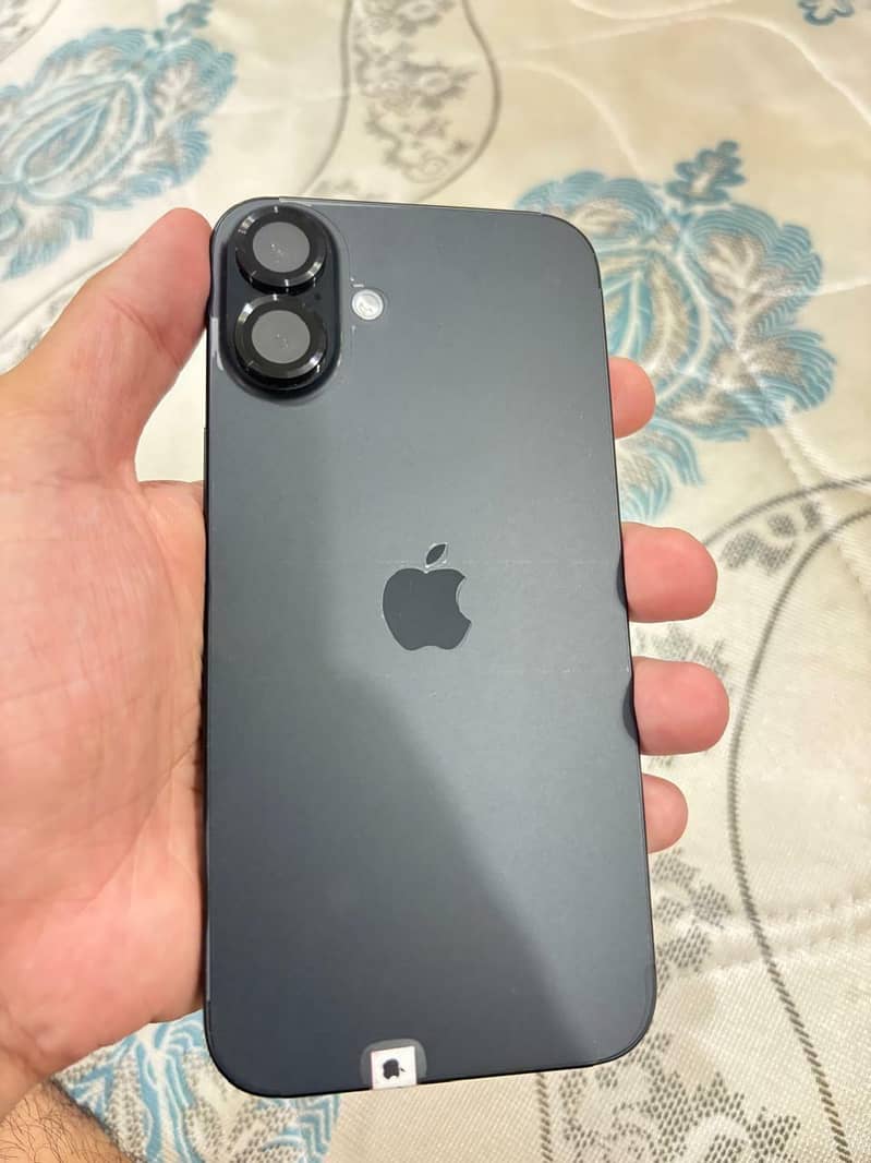 Apple iPhone 16 Plus 0