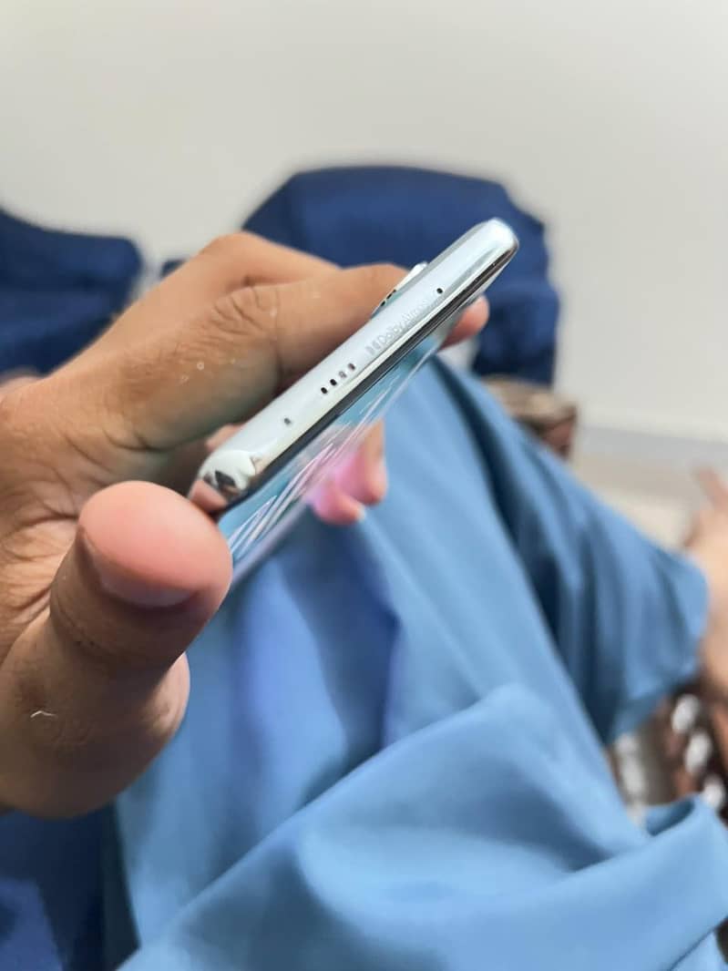Tecno CAMON 40 Pro 4