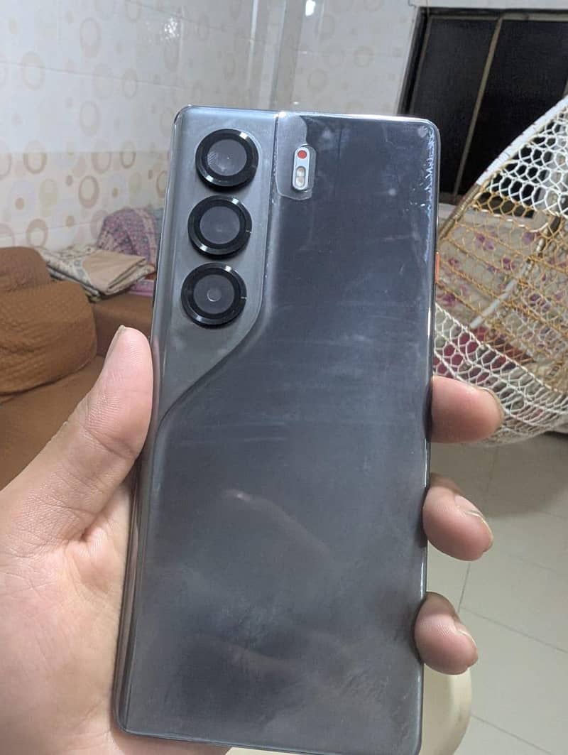 Tecno CAMON 40 Pro 4