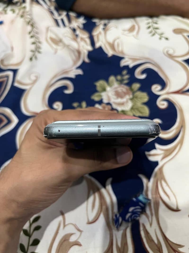 Google Pixel 8 6