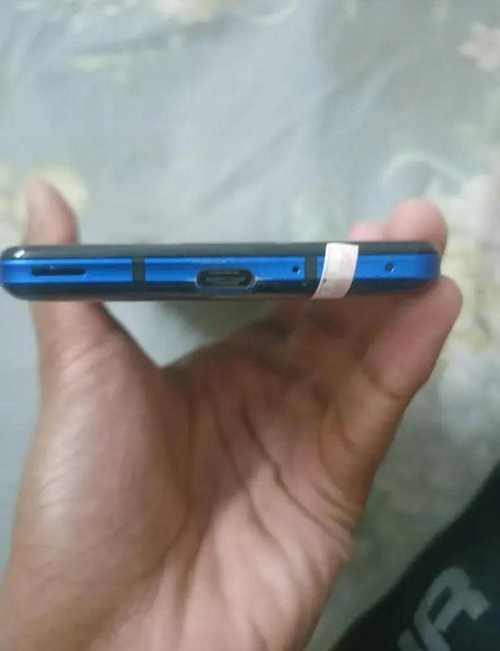 Sharp Aquos R5G 1