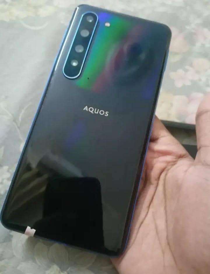Sharp Aquos R5G 4
