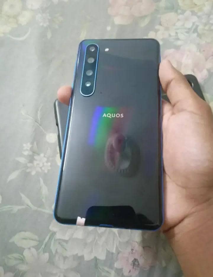 Sharp Aquos R5G 5