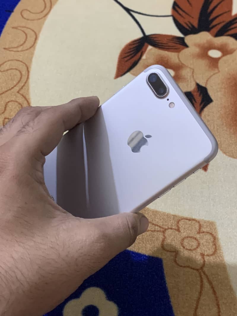Apple iPhone 7 Plus 1