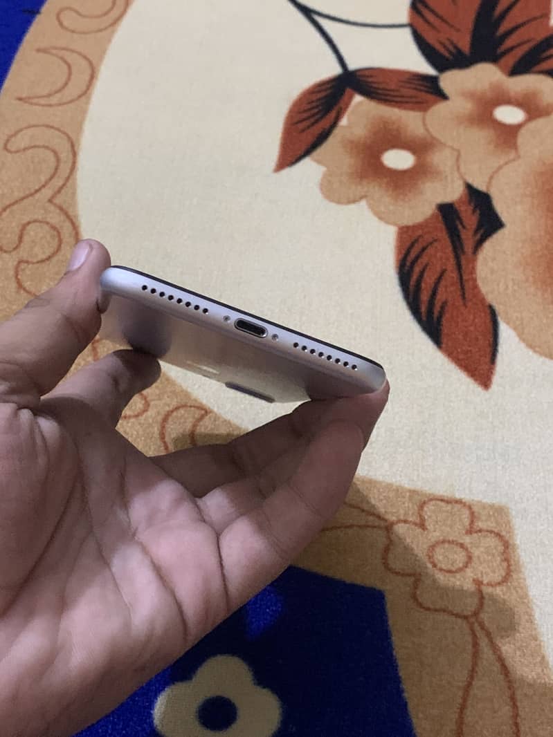 Apple iPhone 7 Plus 2
