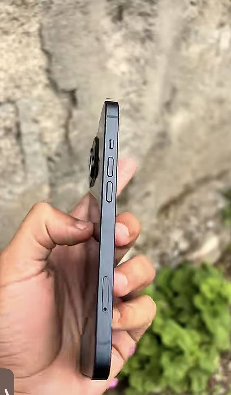 Apple iPhone 13 2