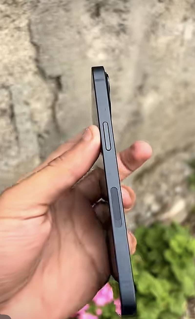 Apple iPhone 13 3