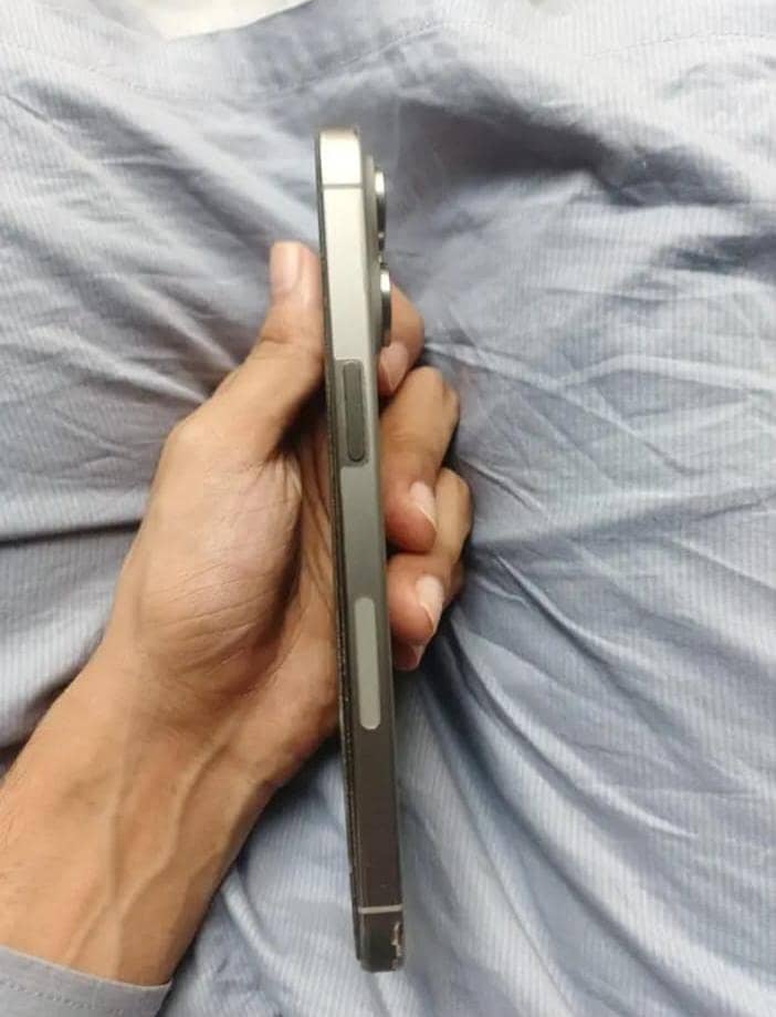 Apple iPhone 15 Pro Max 1