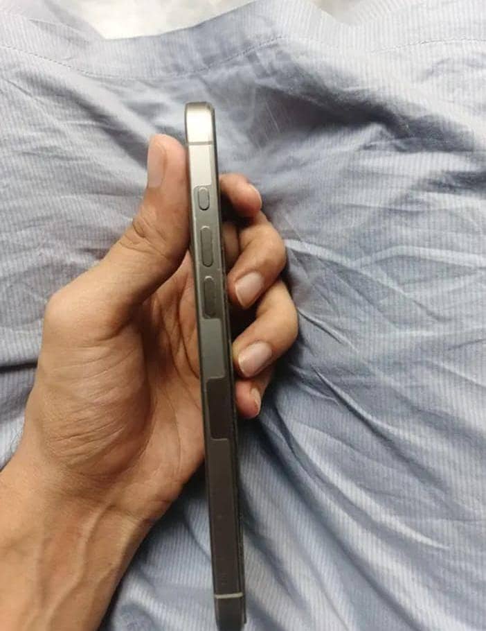 Apple iPhone 15 Pro Max 2