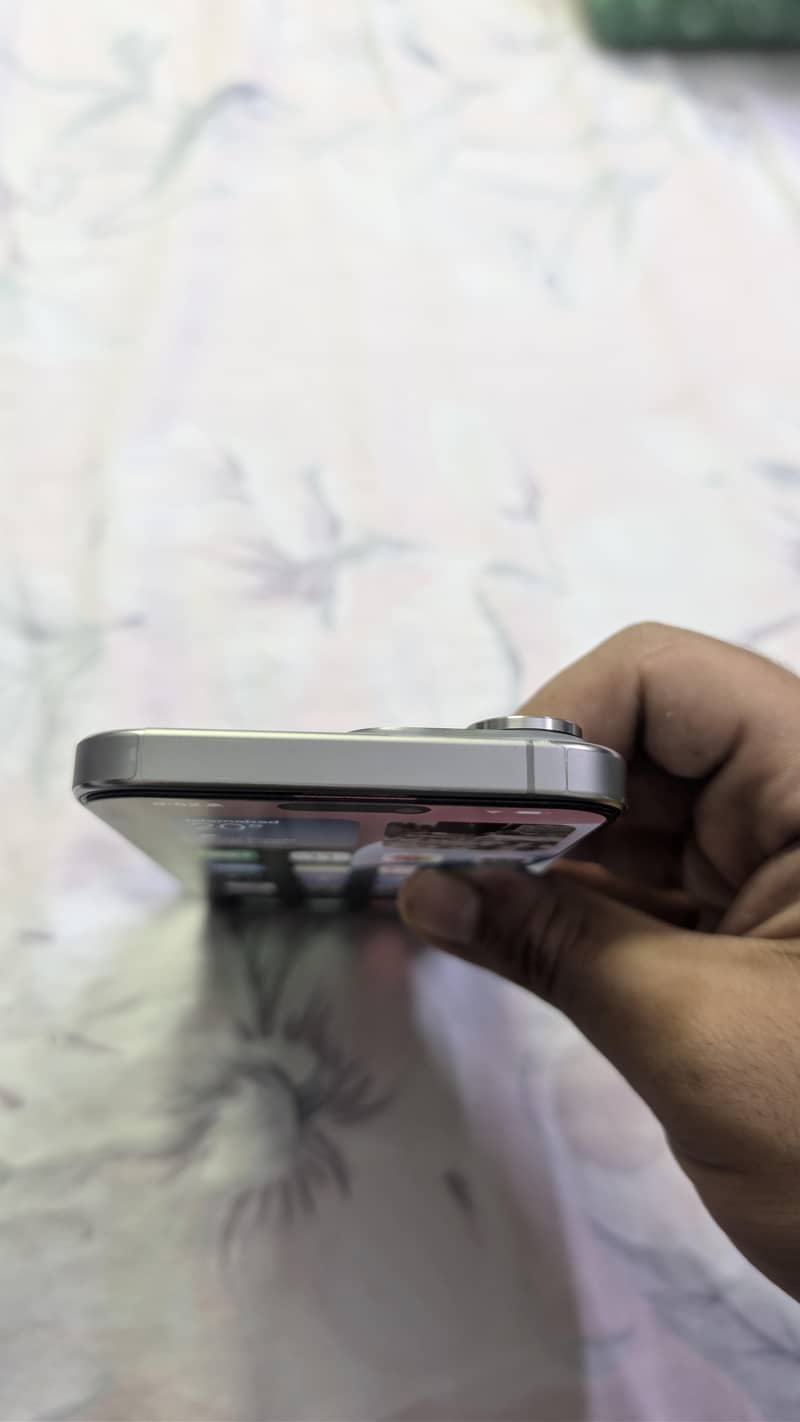 Apple iPhone 15 Pro Max 5