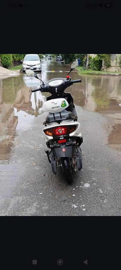 metro electric scooty