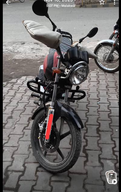 Yamaha 2025 model black color