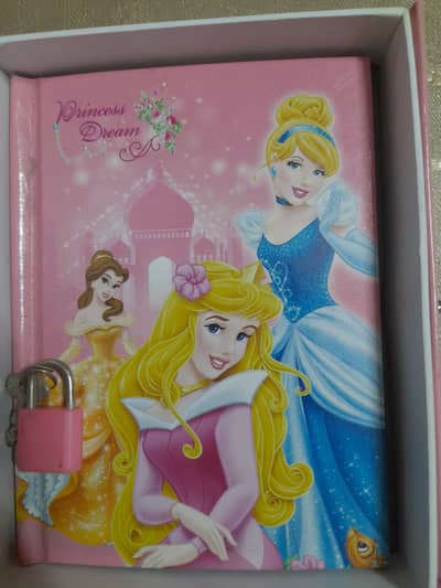 Princess Diary With Lock-Open BoX New-10/10 condition
