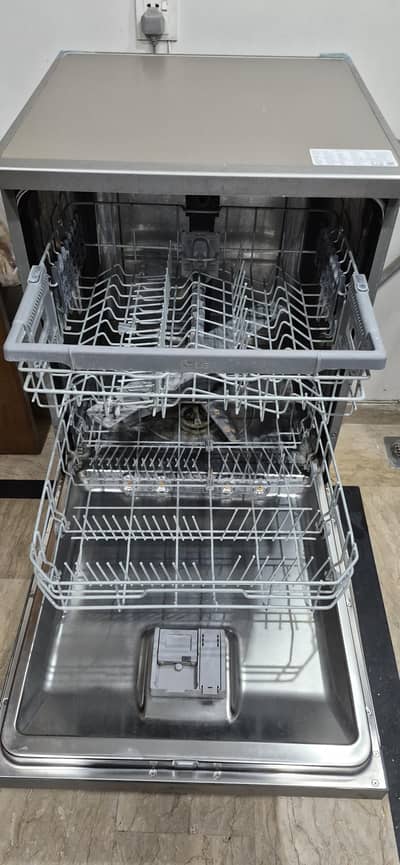 LG InverteLG DirectDrive 14 Place Setting Dishwasher (DFC532FP)