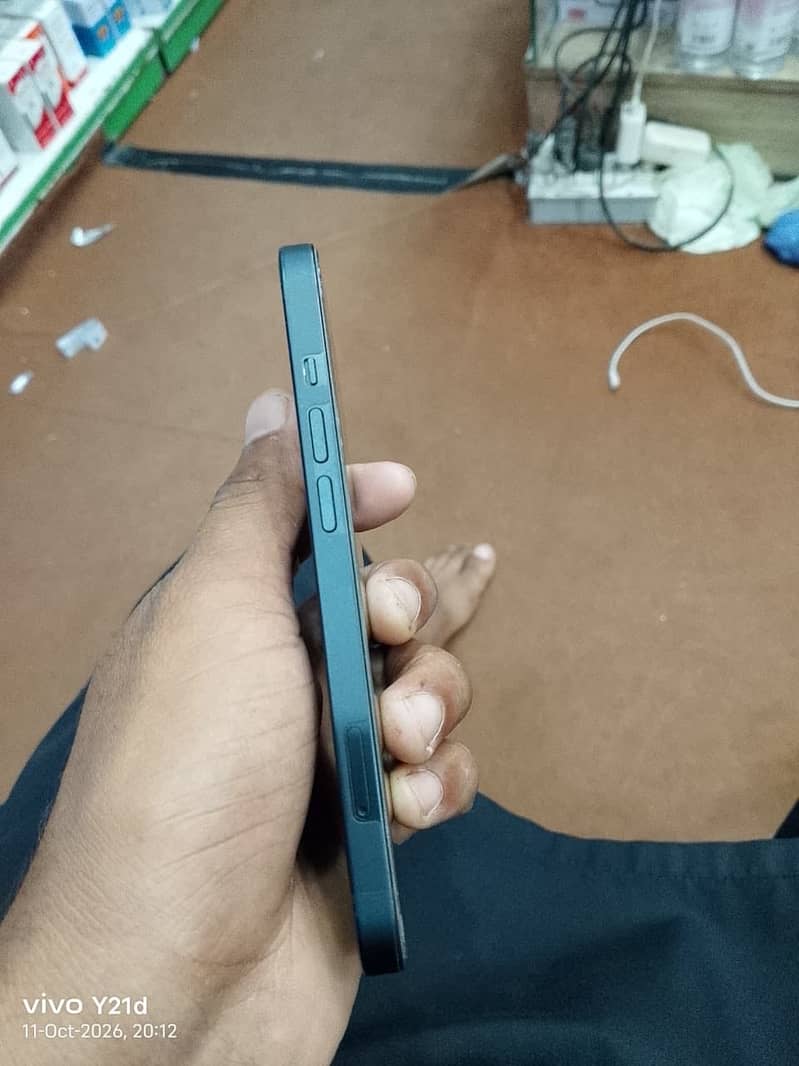 Apple iPhone 13 2