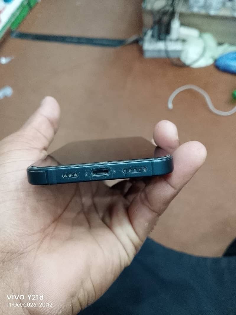 Apple iPhone 13 4