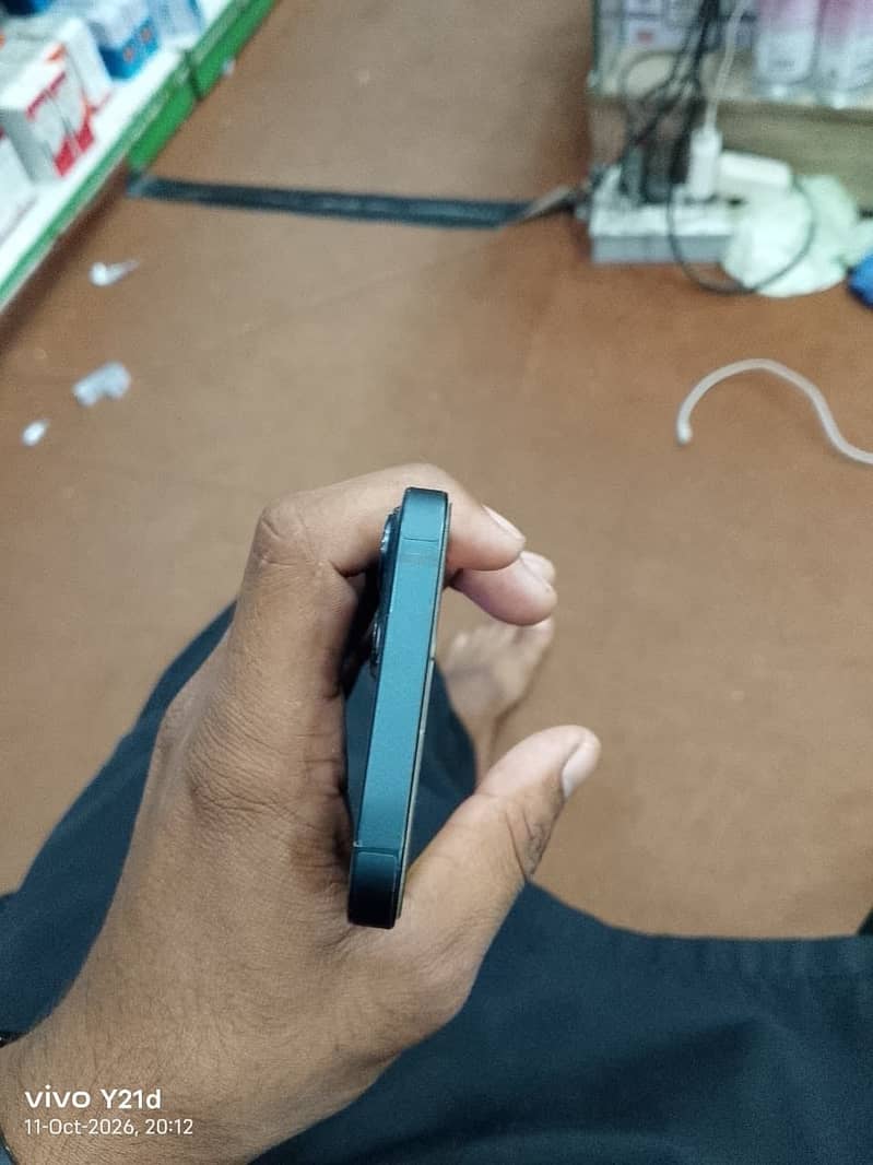 Apple iPhone 13 5