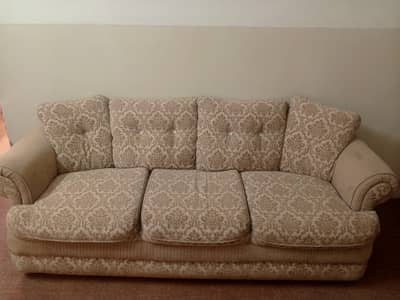 sofa set of 5 in good shape no damages no repair