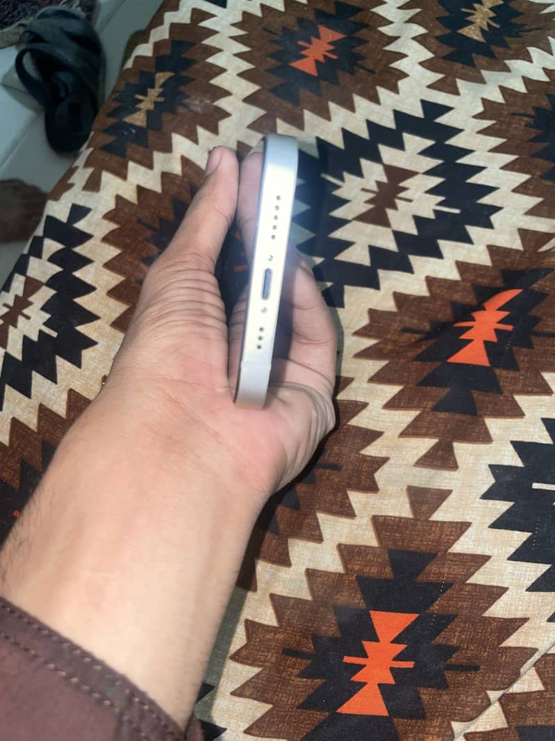 Apple iPhone 13 1