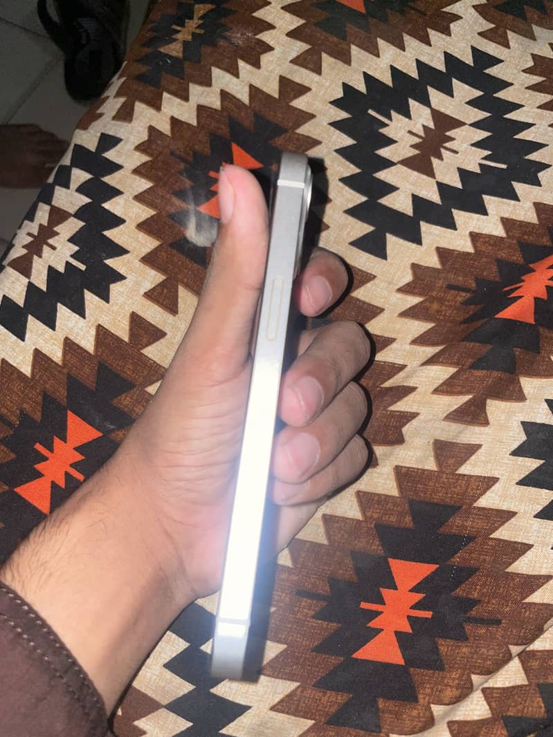 Apple iPhone 13 3