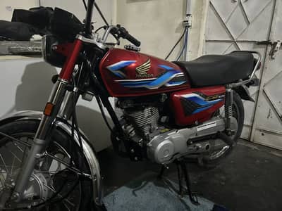 Honda 125 2024/25 karachi number neat&clean 100% genuine