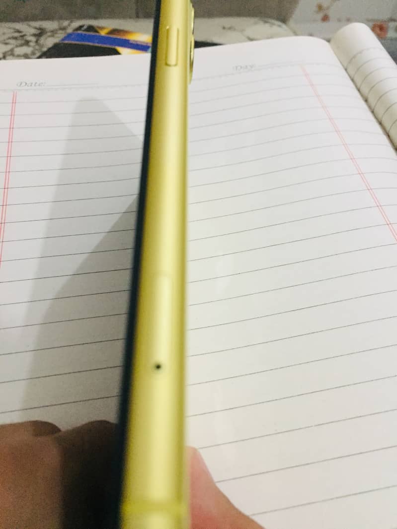 Apple iPhone 11 4