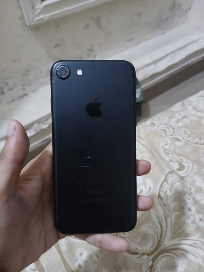 Apple iPhone 7 0