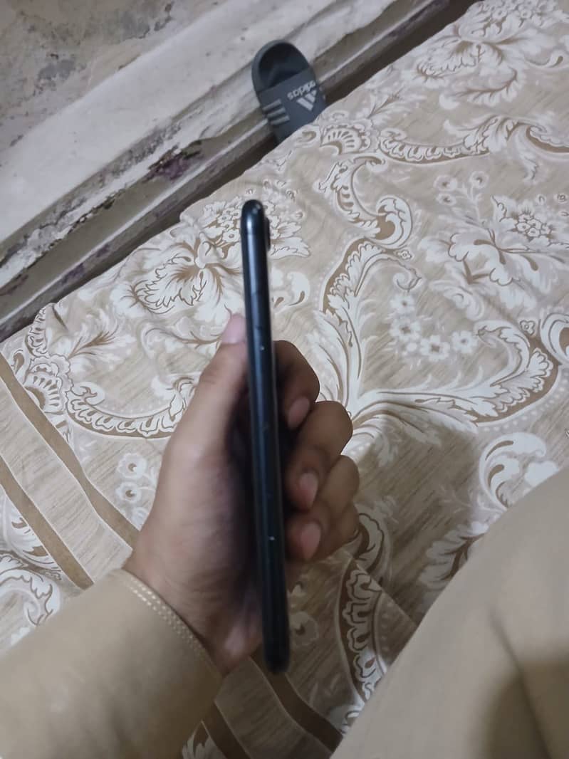 Apple iPhone 7 2