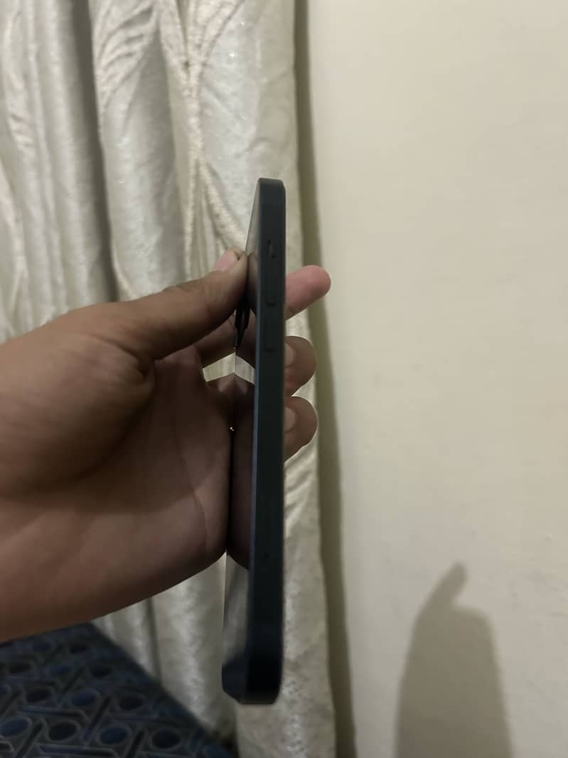 Apple iPhone 13 4