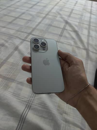 iPhone 15 Pro 256gb natural