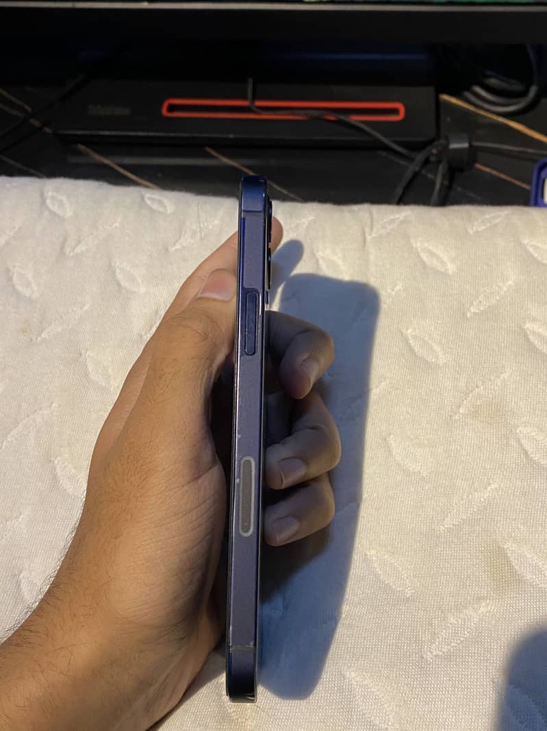Apple iPhone 12 3