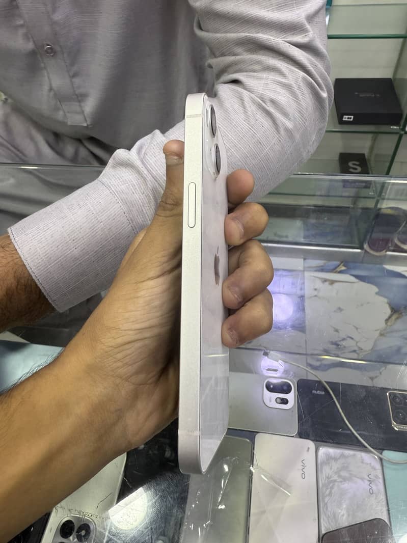 Apple iPhone 13 1