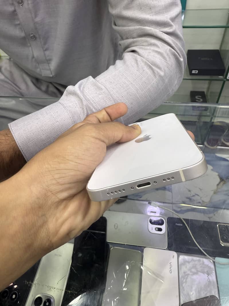 Apple iPhone 13 3