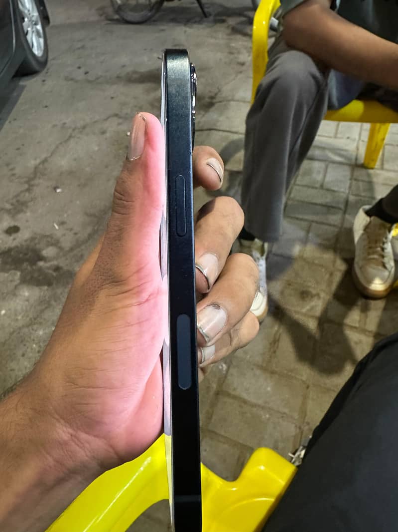 Apple iPhone 13 4