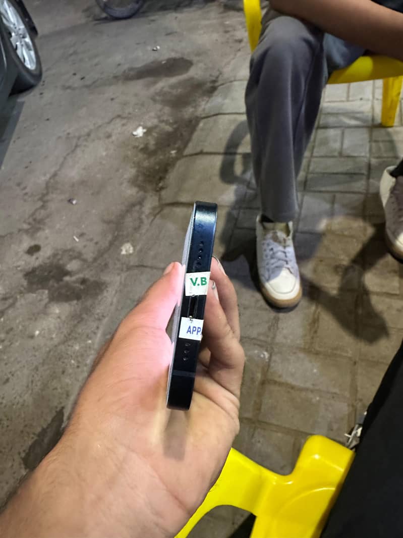Apple iPhone 13 6