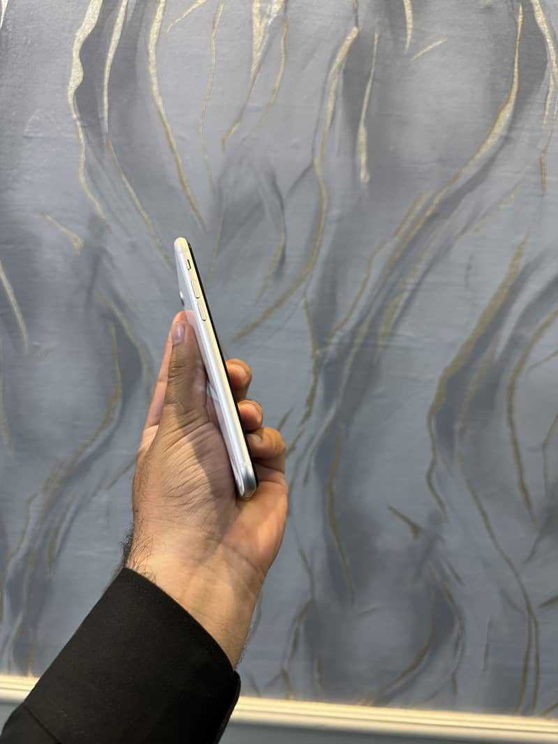Apple iPhone SE 4