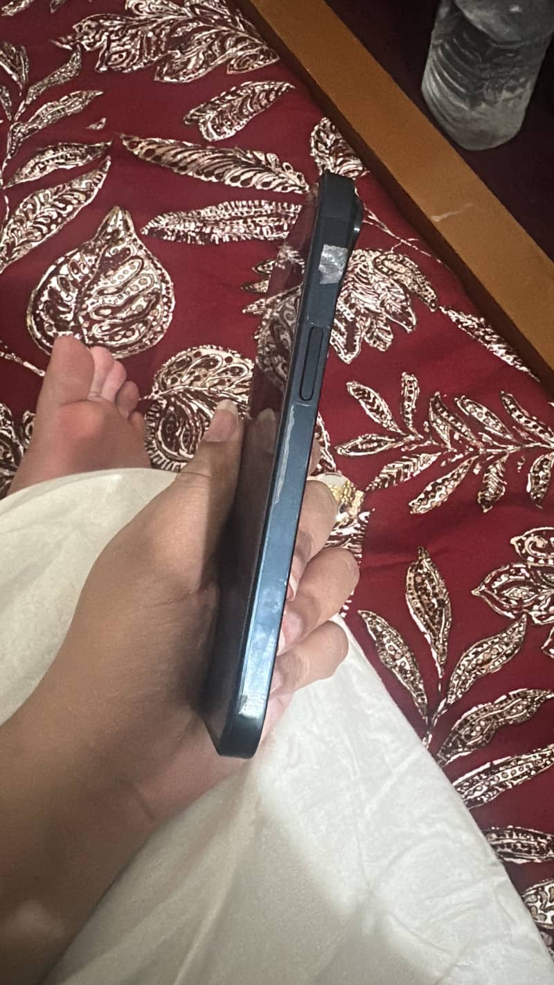 Apple iPhone 14 4