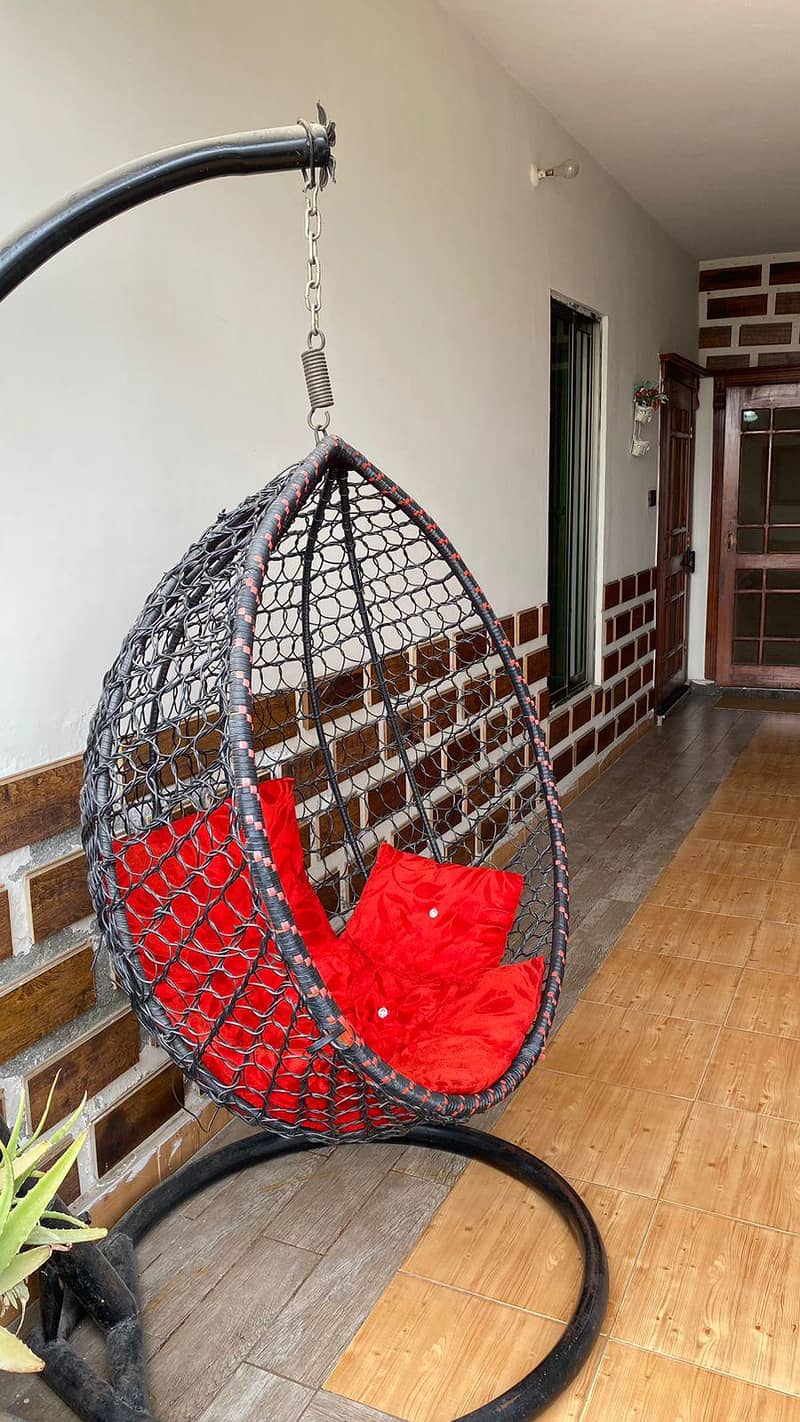Hanging egg swing 1