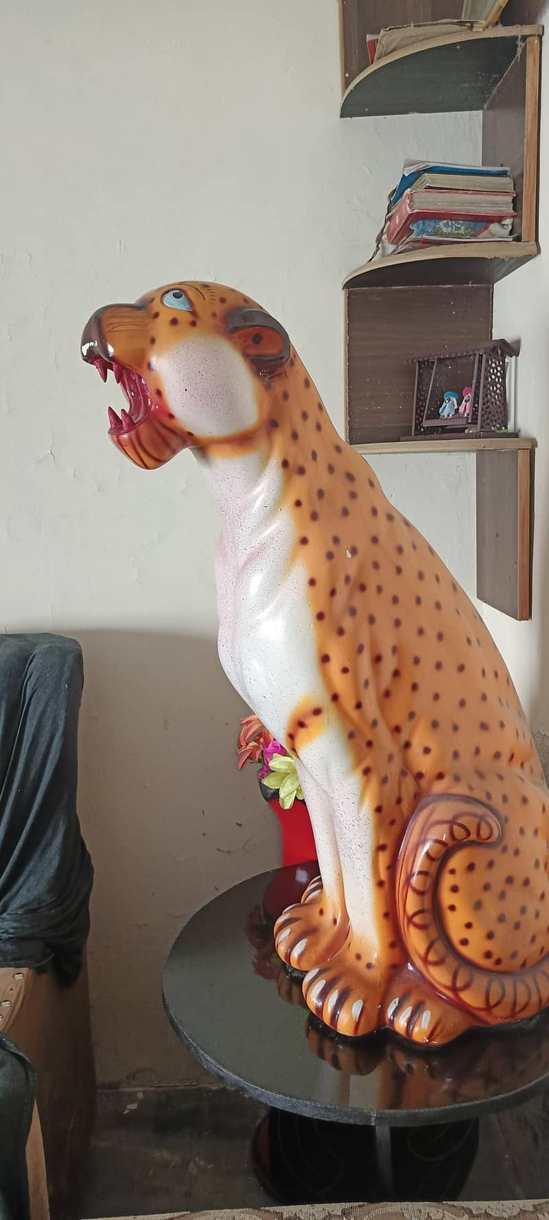 showpiece leopard 2