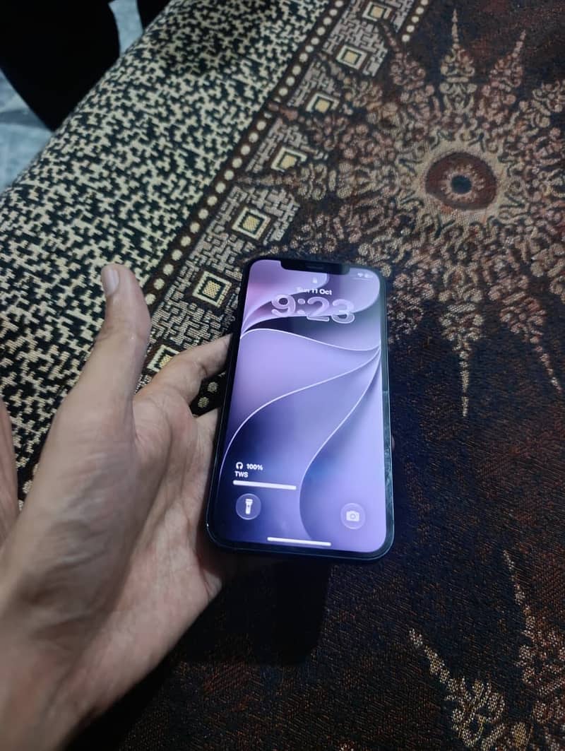 Apple iPhone 12 4