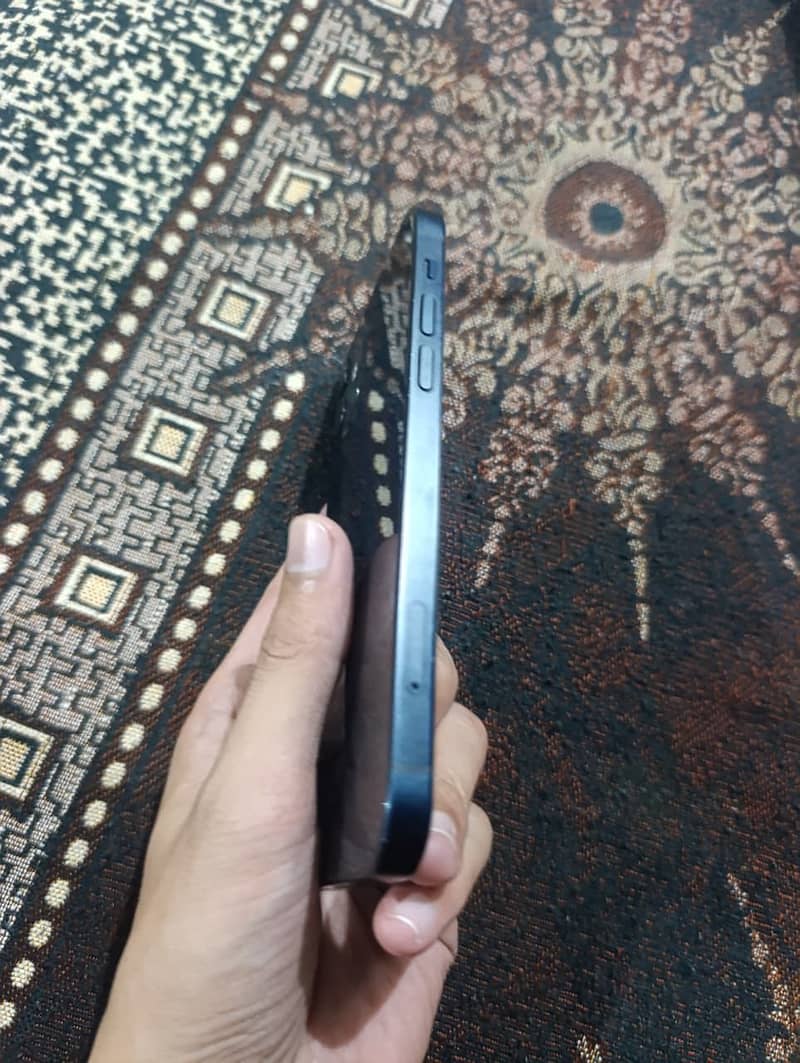 Apple iPhone 12 7