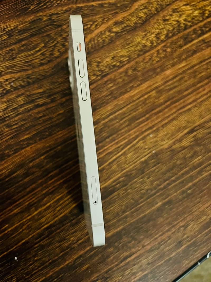 Apple iPhone 12 4